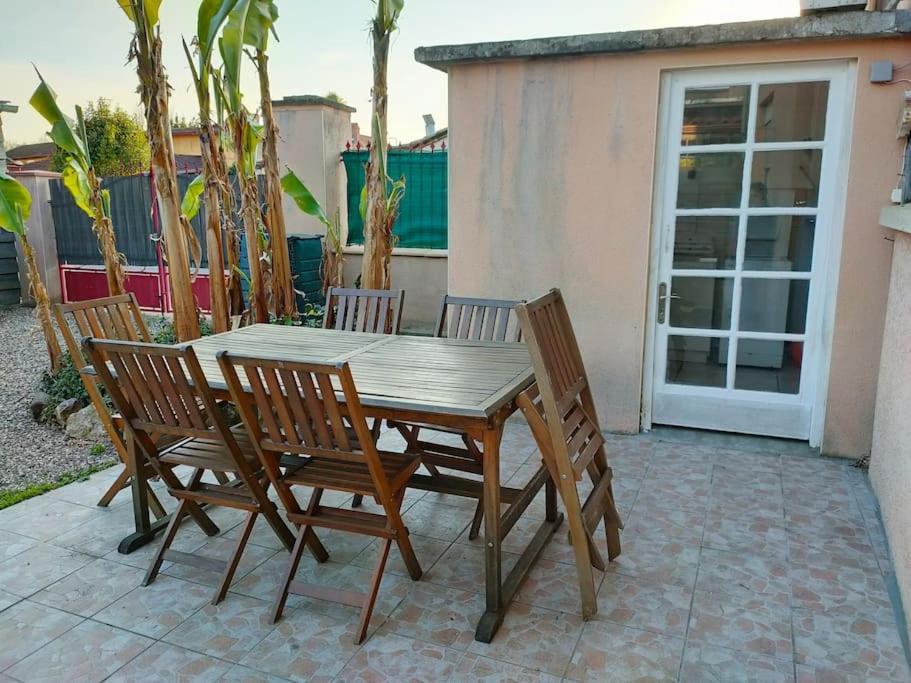Meuble 3 Etoiles Dans Un Petit Village Du Gers Villecomtal-Sur-Arros Extérieur photo