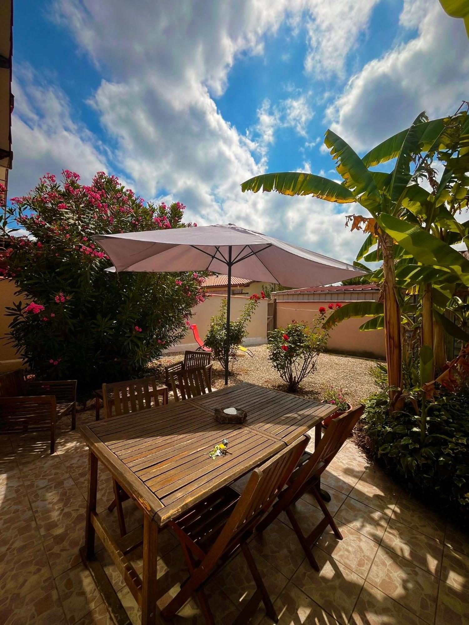 Meuble 3 Etoiles Dans Un Petit Village Du Gers Villecomtal-Sur-Arros Extérieur photo