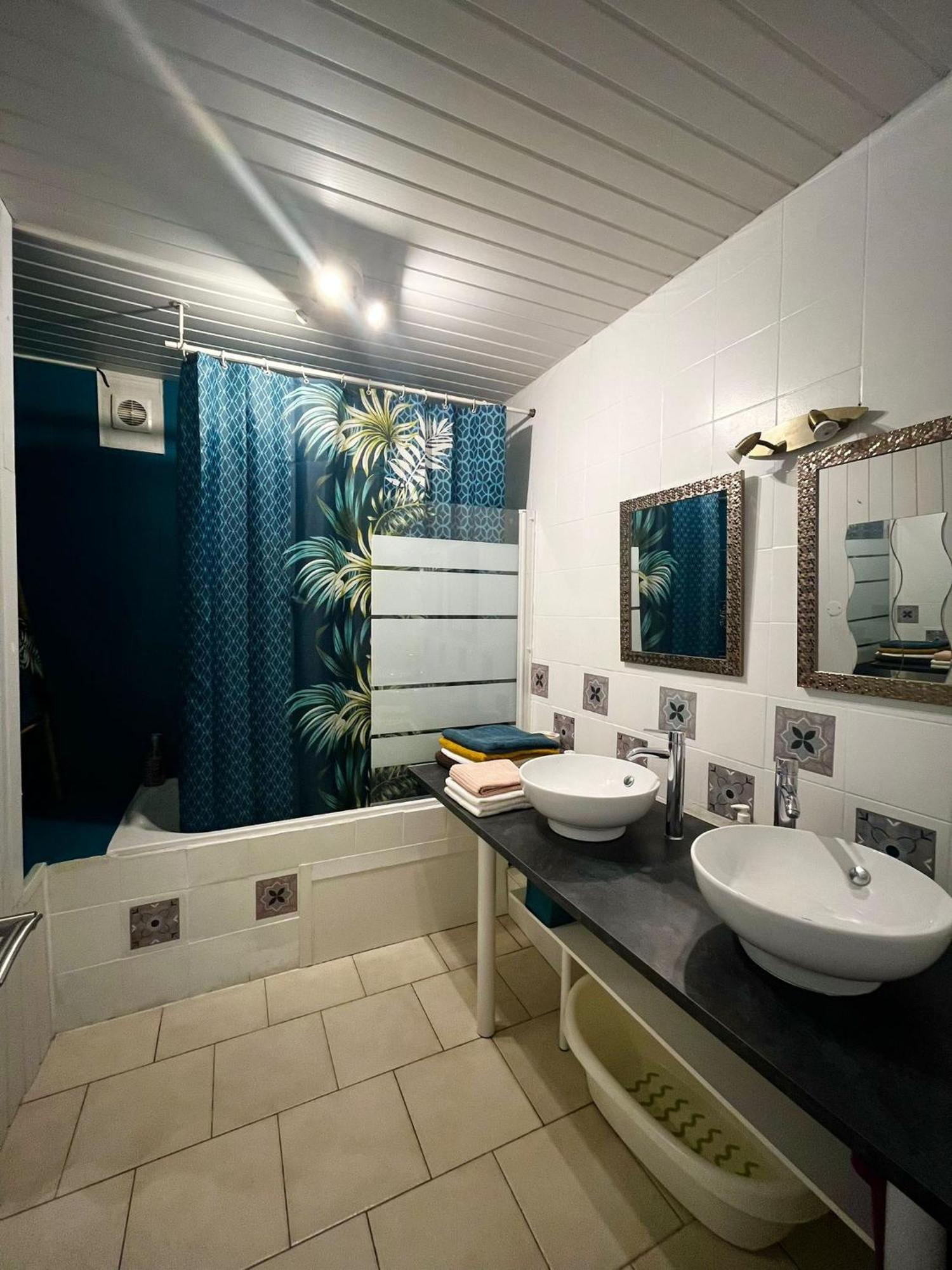 Meuble 3 Etoiles Dans Un Petit Village Du Gers Villecomtal-Sur-Arros Extérieur photo